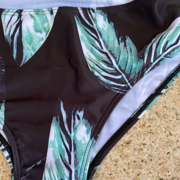 New in bag, bathing suit bottoms with leaf pattern - Picture 3 of 6
